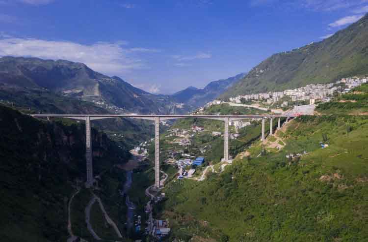 震撼來襲：世界第一鋼構墩橋梁 四川金陽河特大橋今日封頂